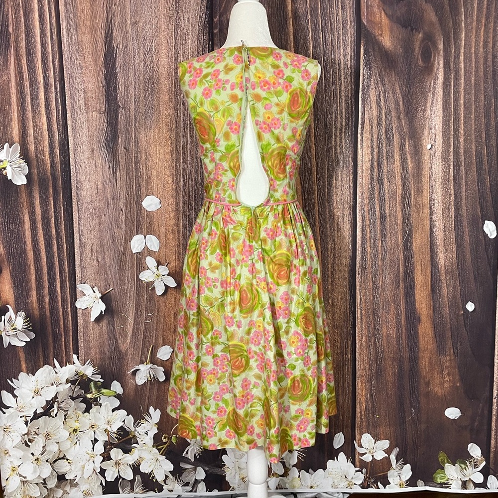 1950s Sleeveless Floral Dress - Picture 5 of 9